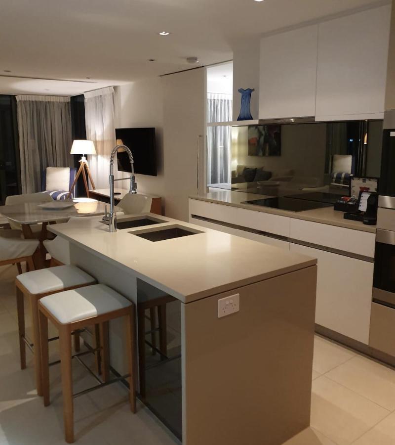 High-end In The Soul Of Surfers Paradise Apartment