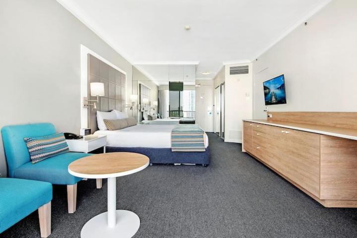 Surfers Ocean & View Apartment