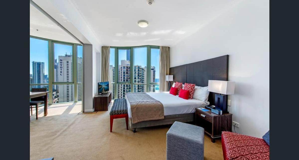 Hotel Legends Penthouse Lvl In Surfers Paradise *