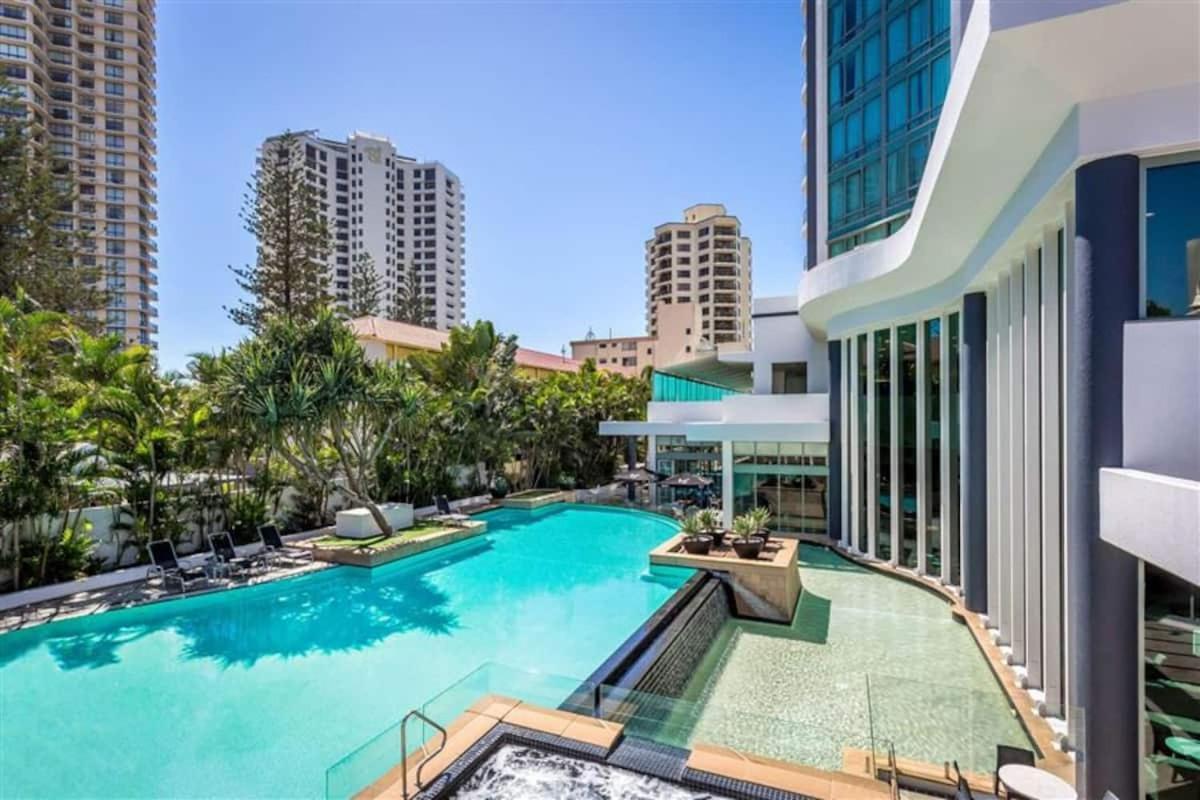 Hotel Legends Penthouse Lvl In Surfers Paradise *