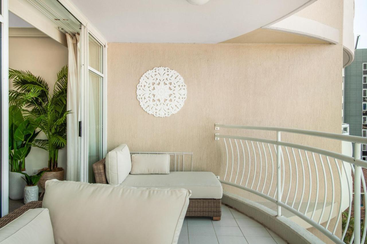 Glamorous Unit With Pools, Balcony & Ocean Vistas * Gold Coast