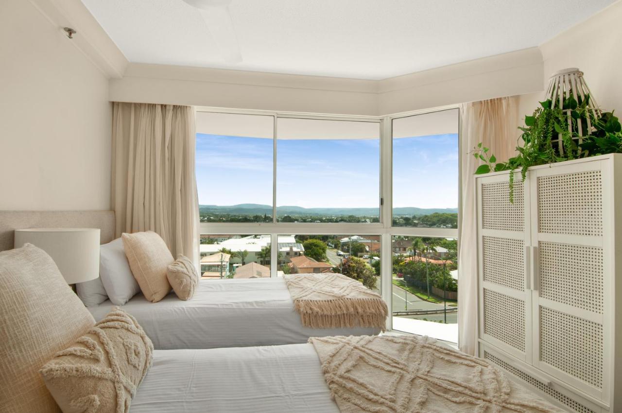 Glamorous Unit With Pools, Balcony & Ocean Vistas
