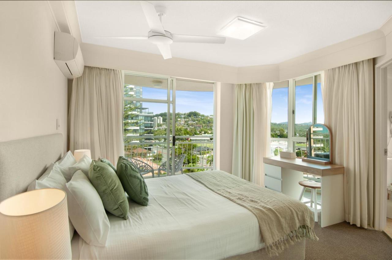 Glamorous Unit With Pools, Balcony & Ocean Vistas