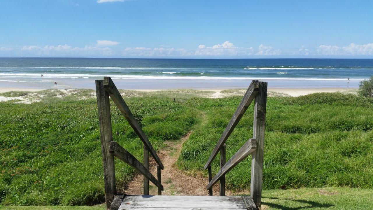 Fantastic 2brm Absolute Beachfront Apartment, Hedges Avenue Mermaid Beach Apartamento *