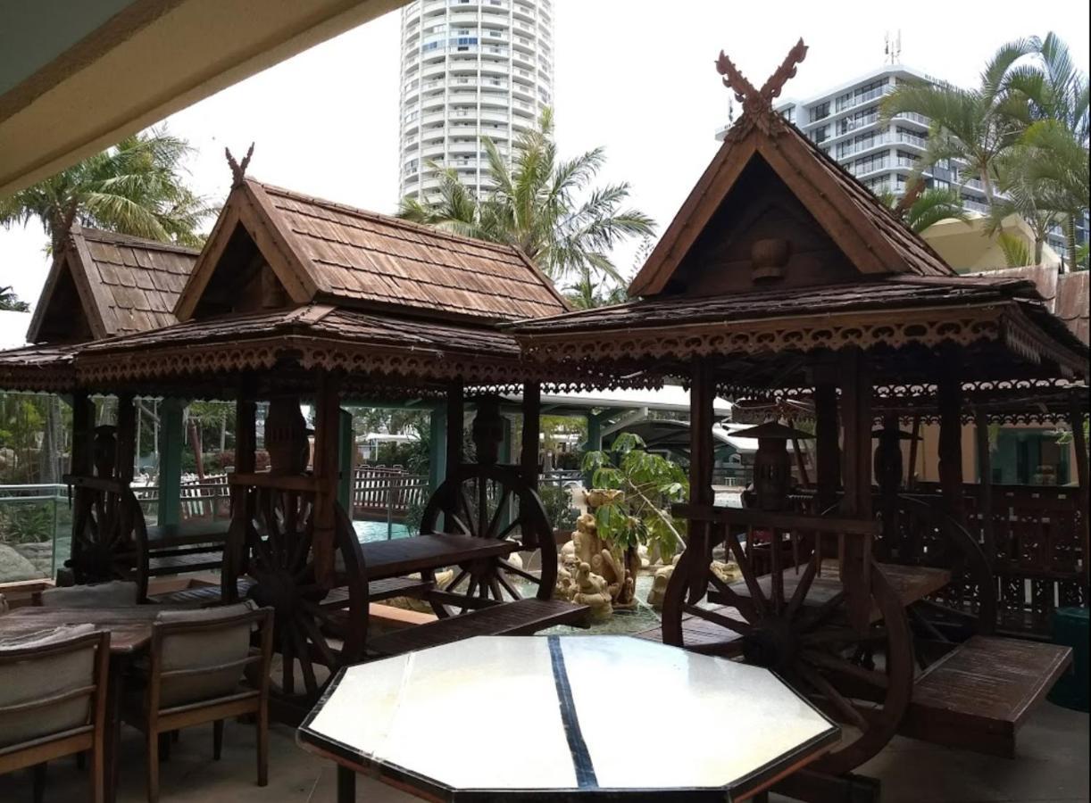Crown Towers Apartment