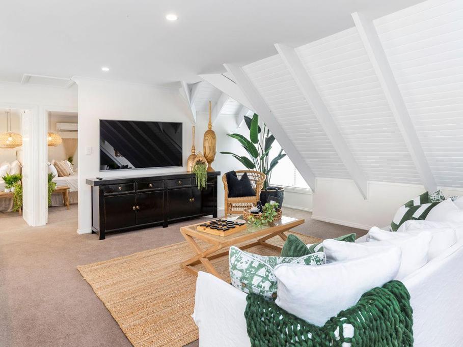 Absolute Beachfront Family Size Gold Coast