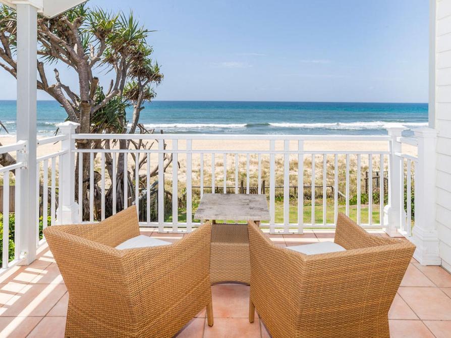 Villa Absolute Beachfront Family Size Gold Coast