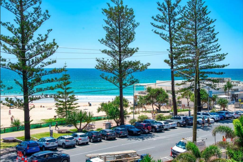 The Coconut Crib- Waterfront Burleigh Apartment