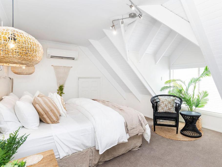 Absolute Beachfront Family Size Villa *