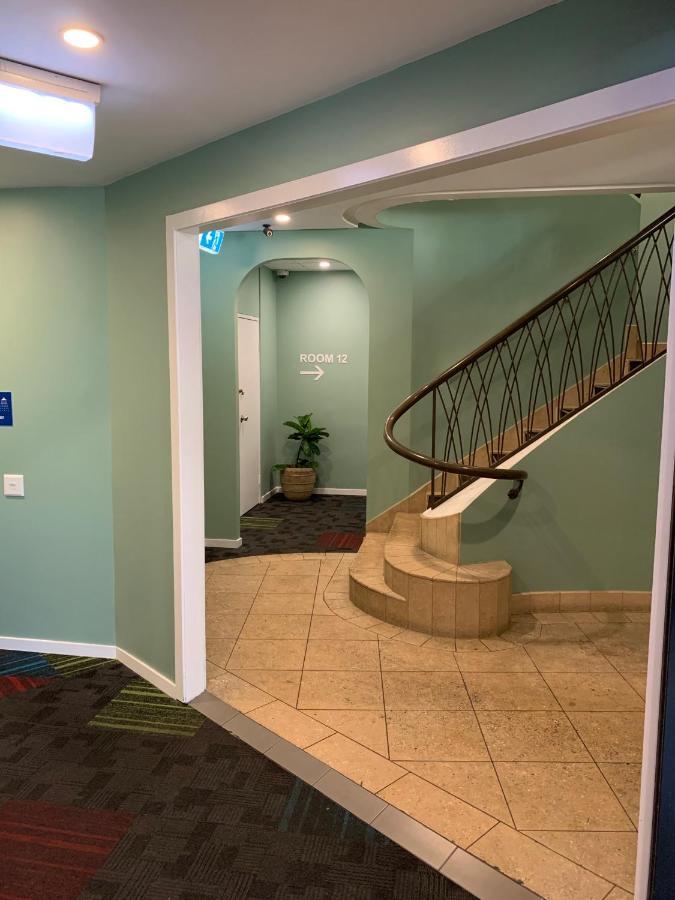 Down Under Hostels * Gold Coast