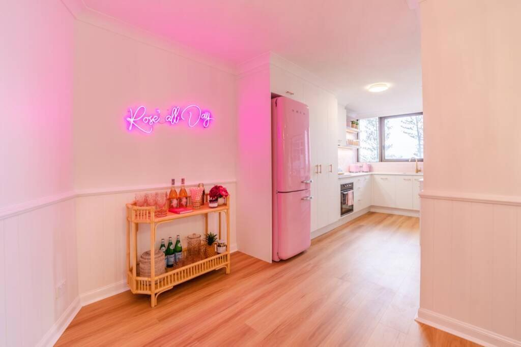 Apartment The Coconut Crib- Waterfront Burleigh *