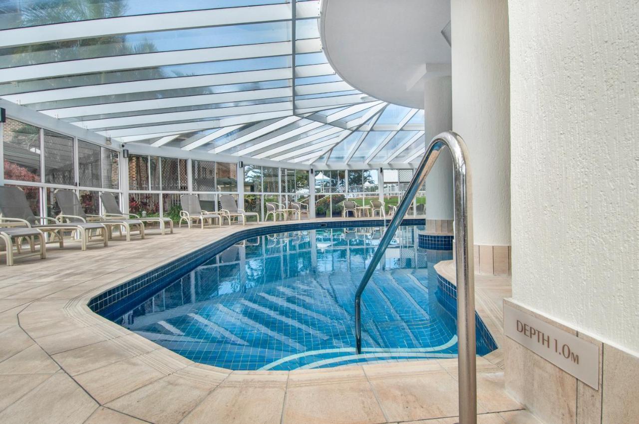 Glamorous Unit With Pools, Balcony & Ocean Vistas