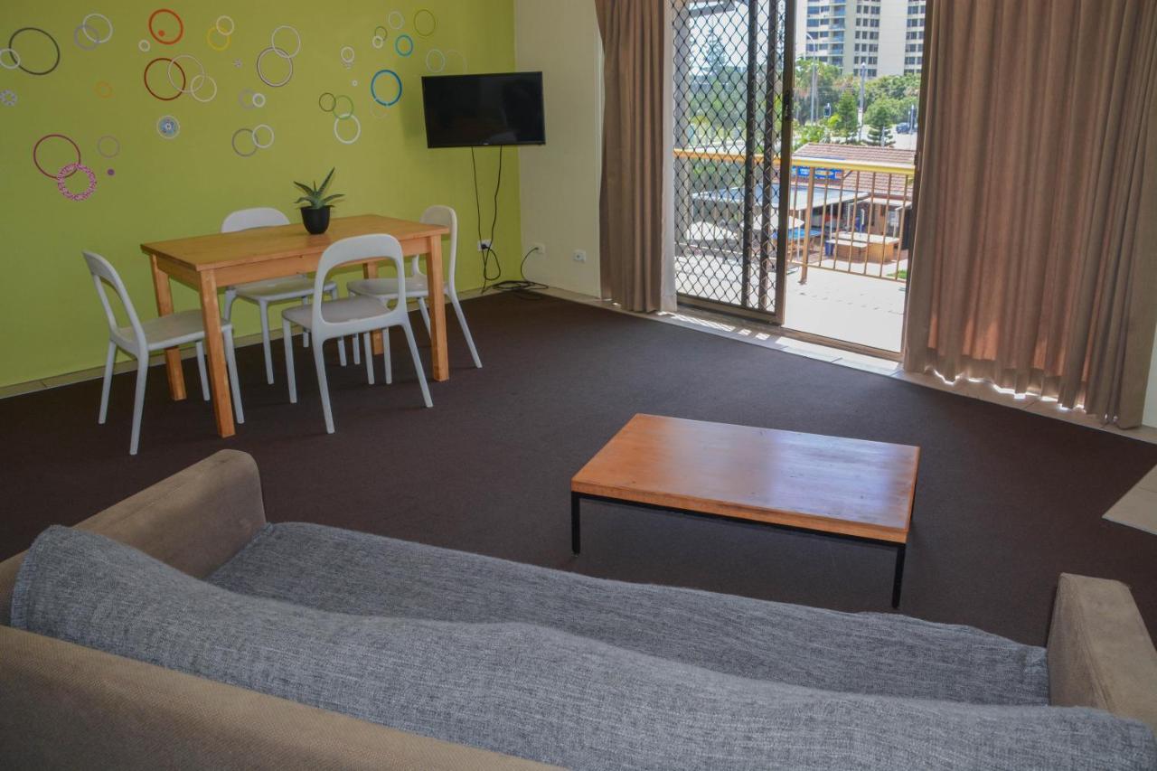 Hostel Maxmee Backpackers Gold Coast
