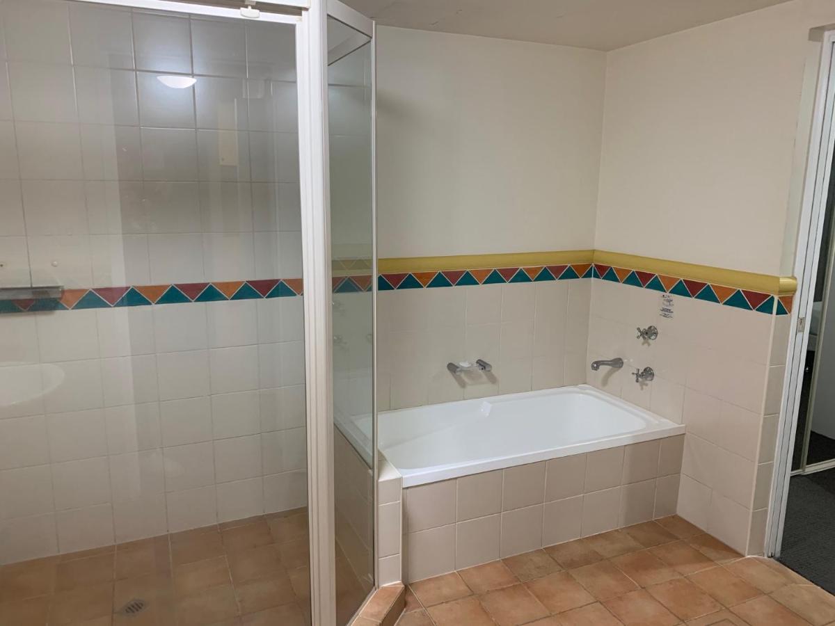 Crown Towers Apartment