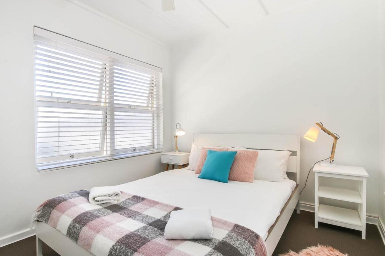 1 Bedroom Funky Steps To The Apartment *