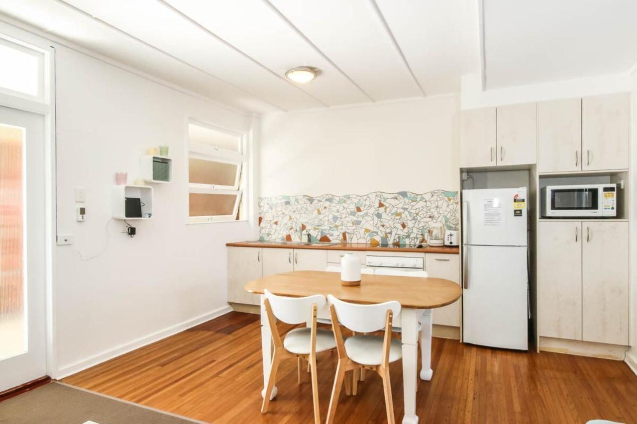 1 Bedroom Funky Steps To The Apartment