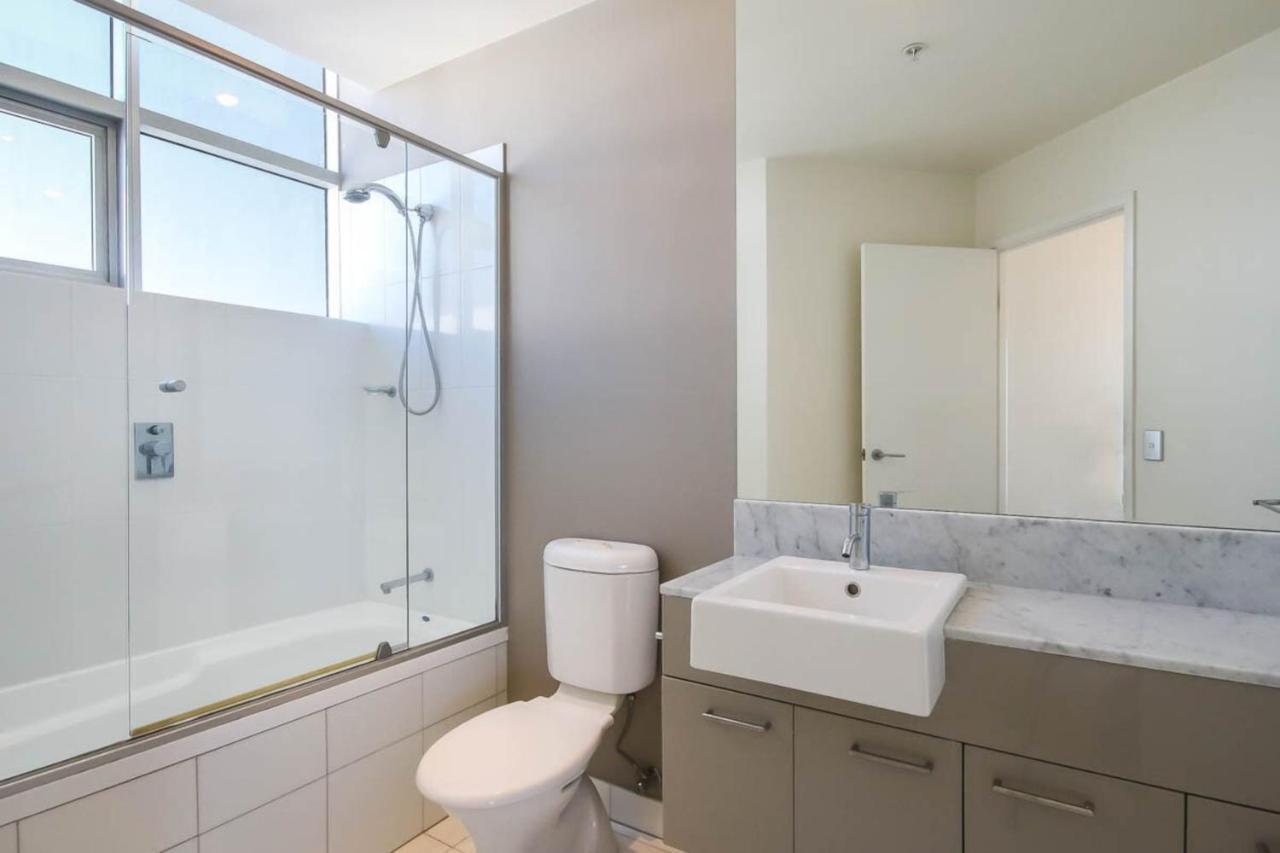 Spacious 3 Bedroom On The 39th Floor With Pool Apartment