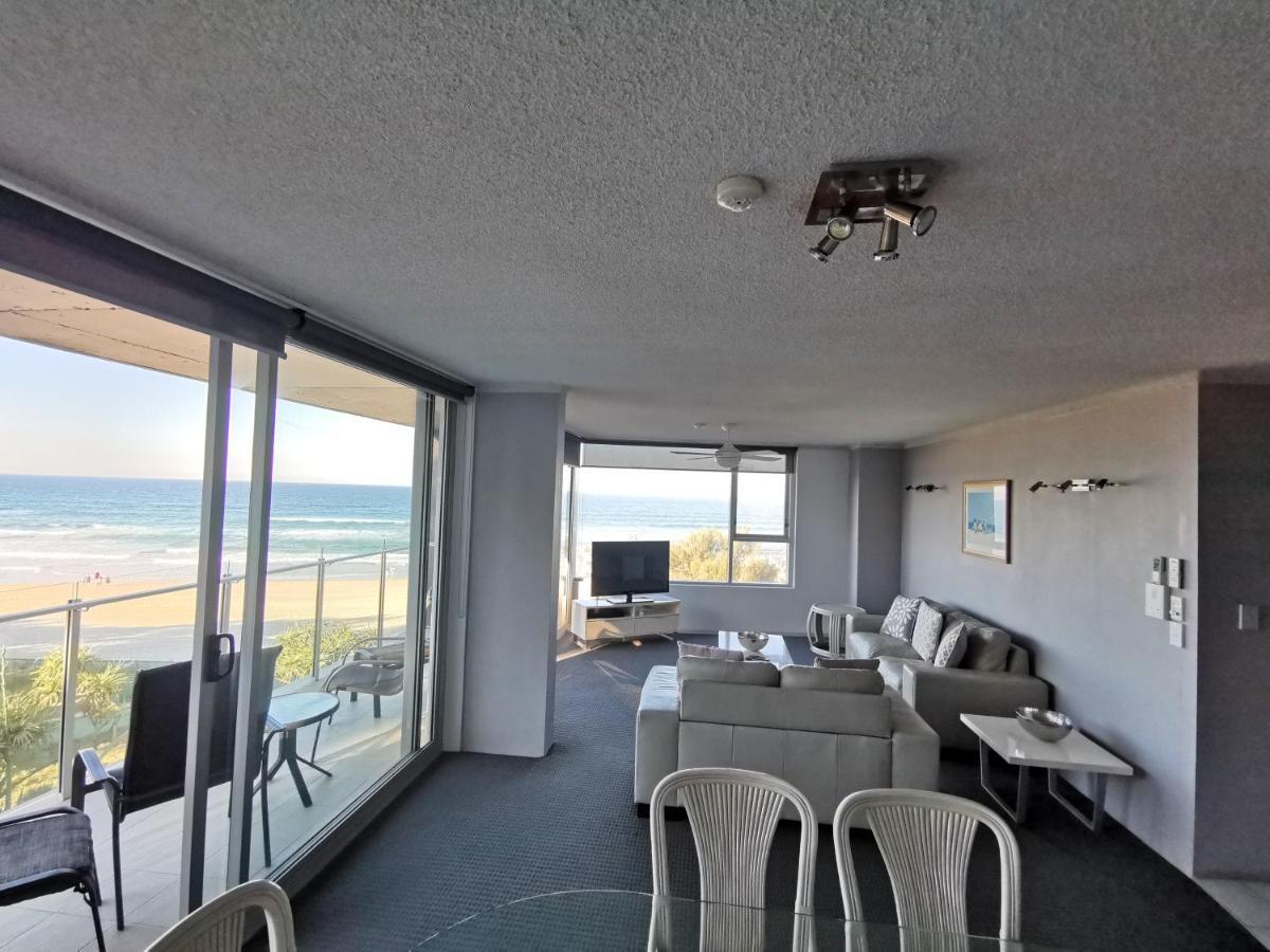 One The Esplanade On Surfers Paradise