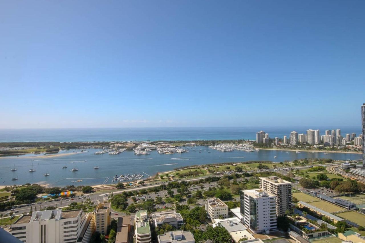 Spacious 3 Bedroom On The 39th Floor With Pool * Gold Coast