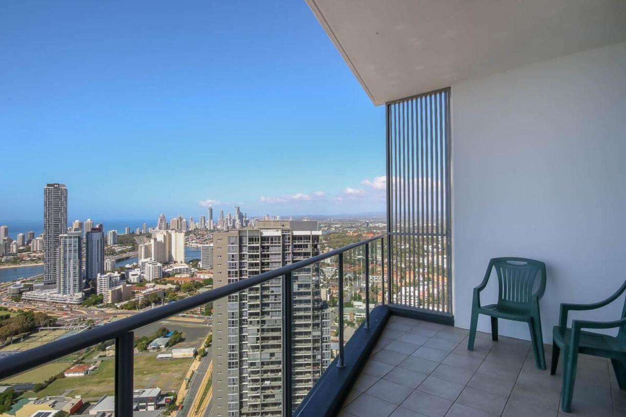 Spacious 3 Bedroom On The 39th Floor With Pool *