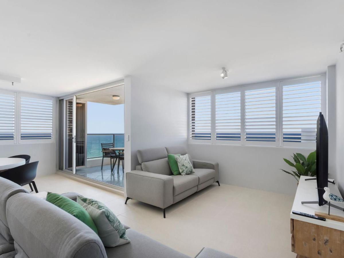 The Penthouses Absolute Beachfront - Gchm