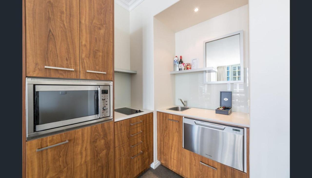 Legends Penthouse Lvl In Surfers Paradise