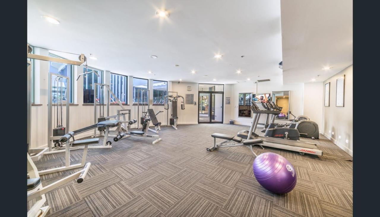 Legends Penthouse Lvl In Surfers Paradise *