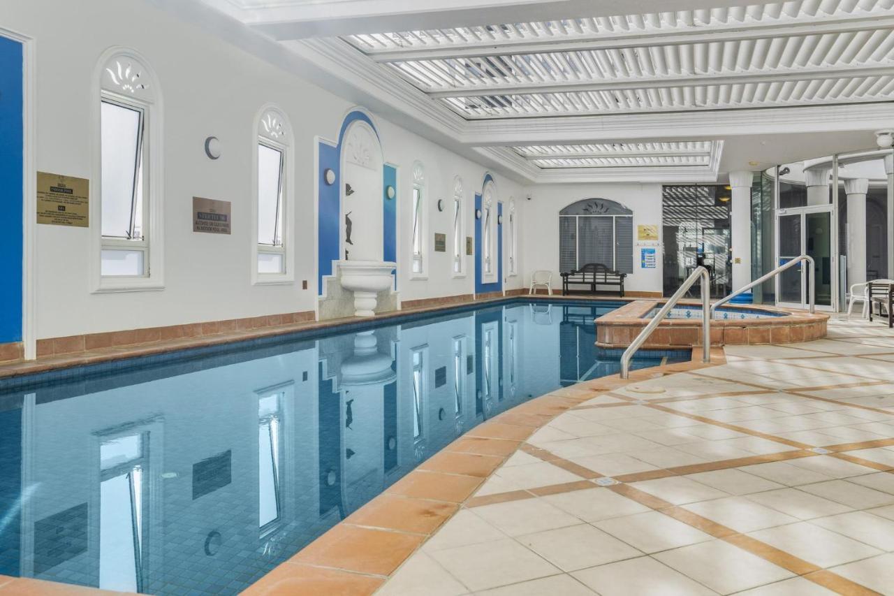 Cosy Studio In Broadbeach With Pools, Sauna & Gym