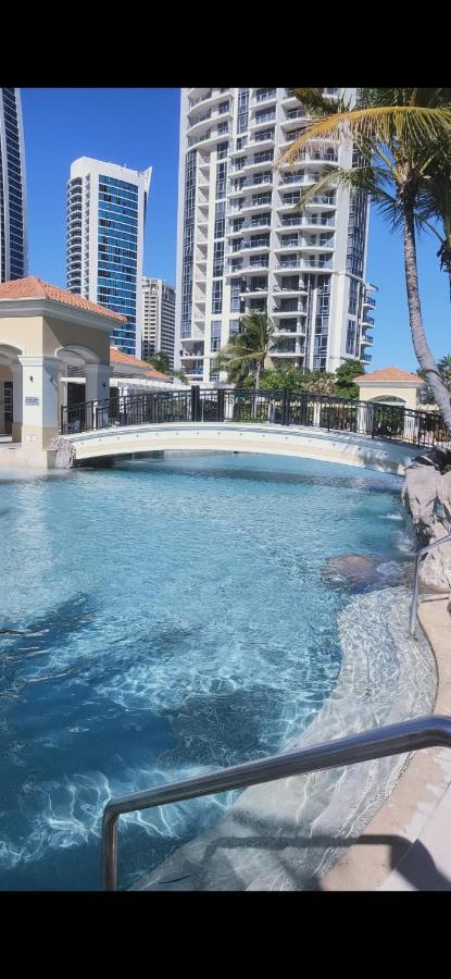 Towers Of Chevron Renaissance Apartment *