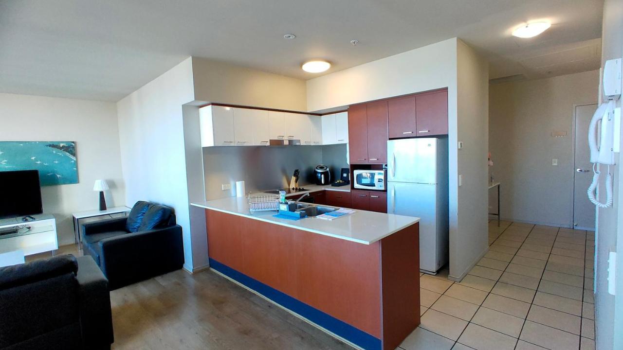 Towers Of Chevron Renaissance Apartment