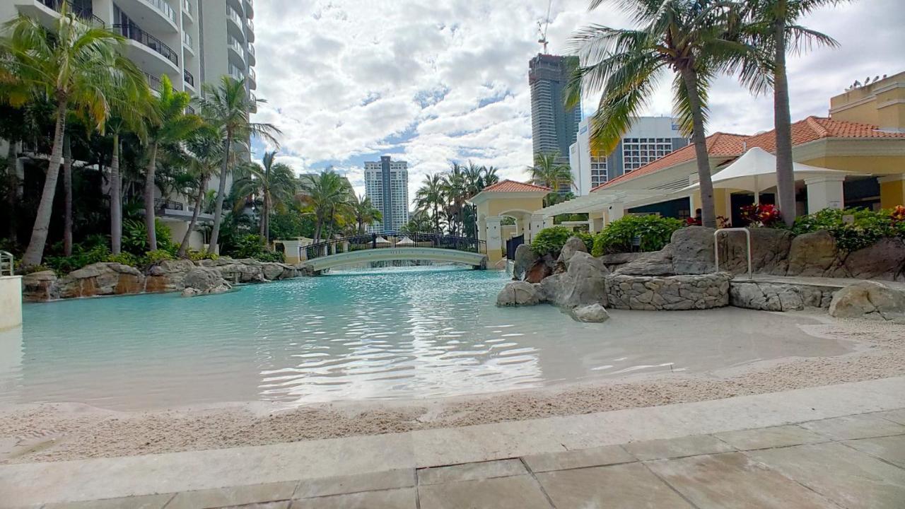Towers Of Chevron Renaissance Apartment