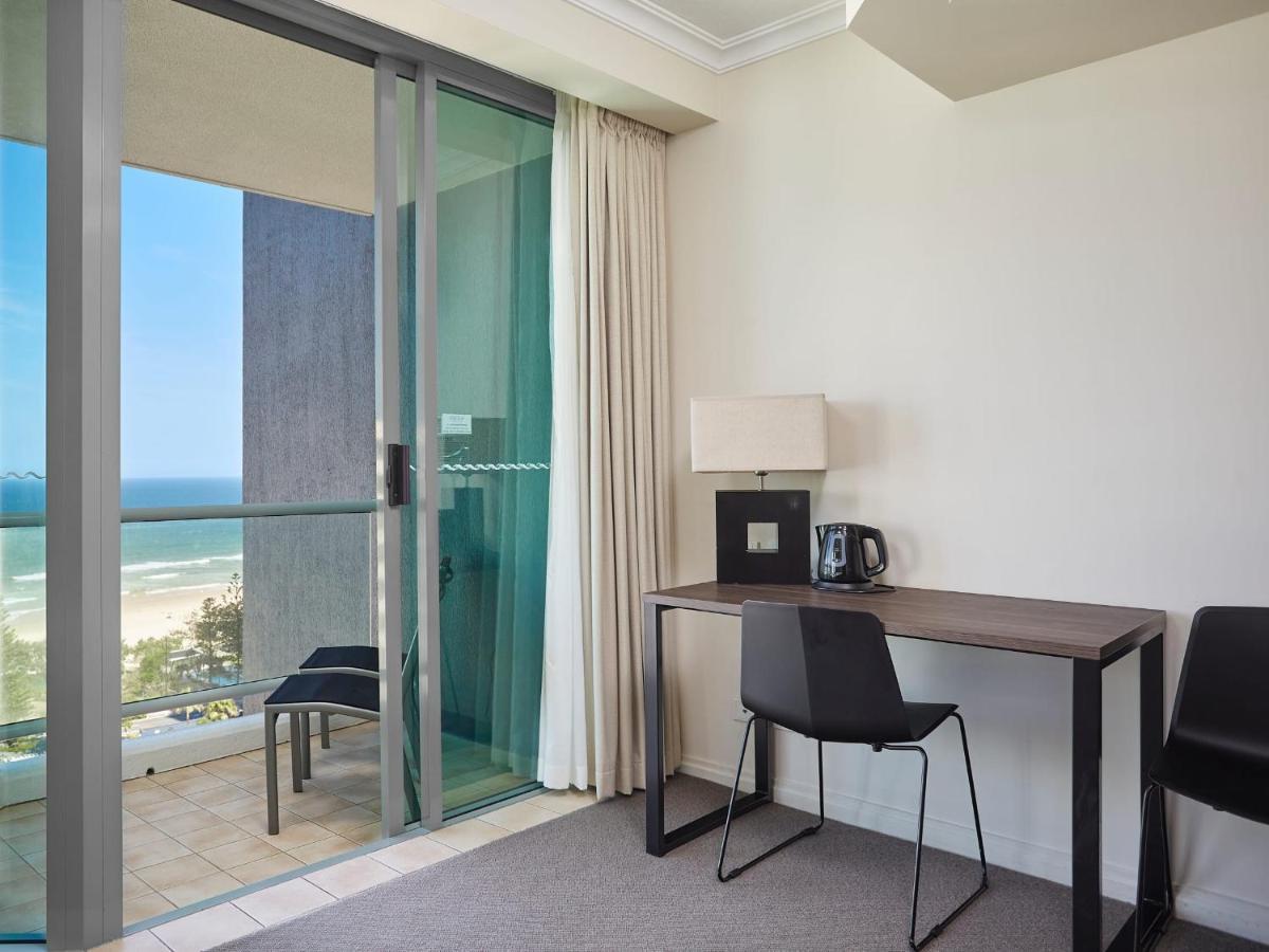 Skyline And Beach View With King Bed Studio In Apartment *