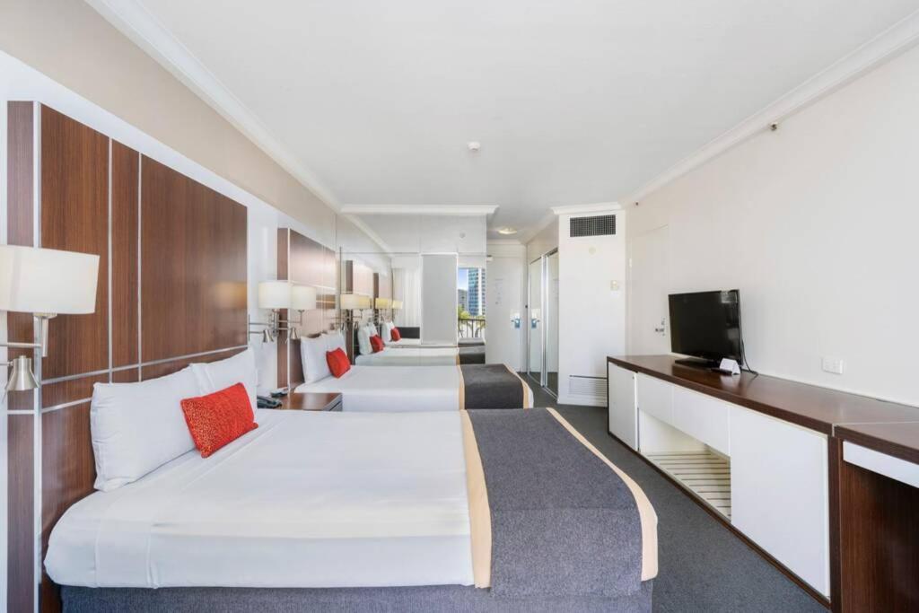 Relax In Luxury In Surfers Paradise! Apartment