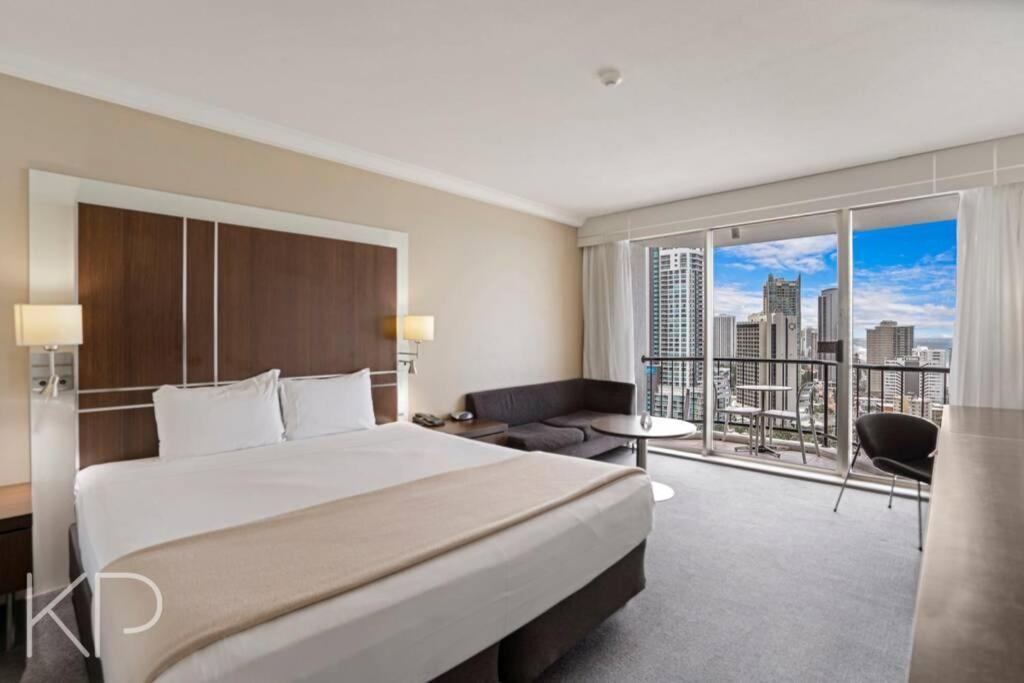Enjoy Fantastic Ocean Views In Surfers Paradise! Gold Coast