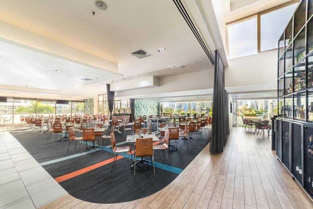 Relax In Luxury In Surfers Paradise! Apartment *