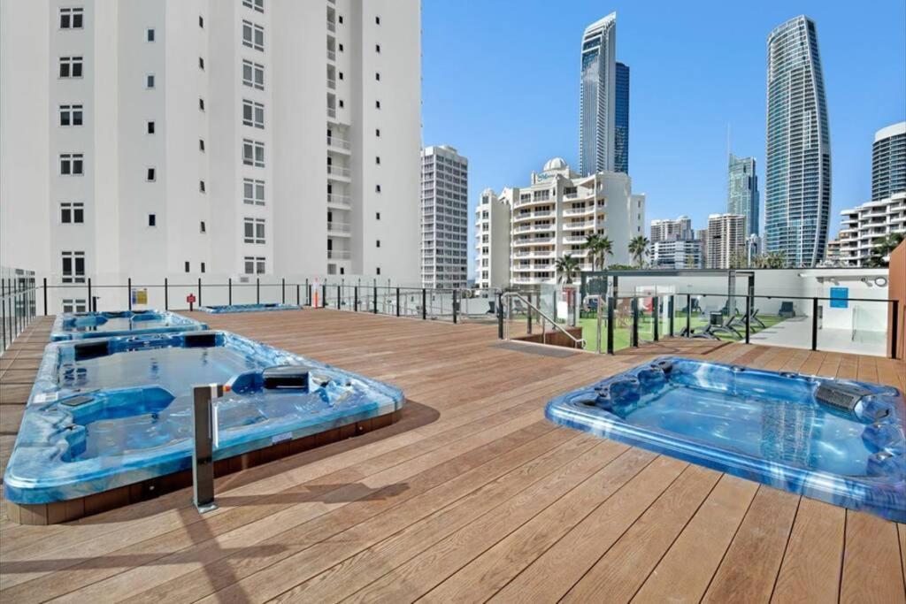 Enjoy Fantastic Ocean Views In Surfers Paradise!