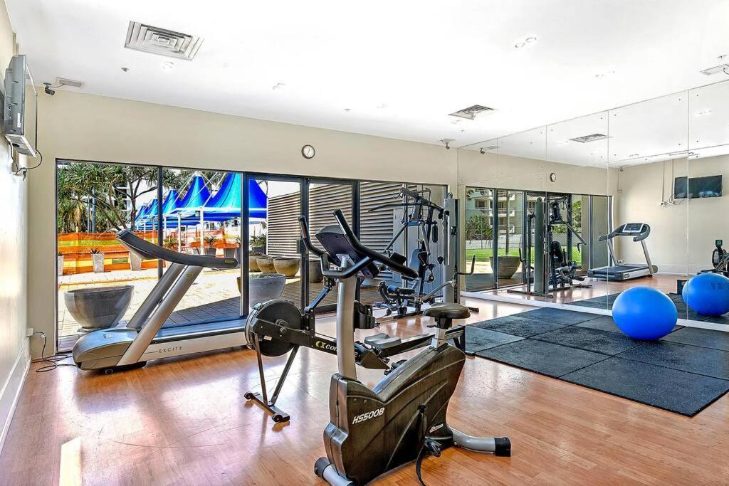Relax In Luxury In Surfers Paradise! *