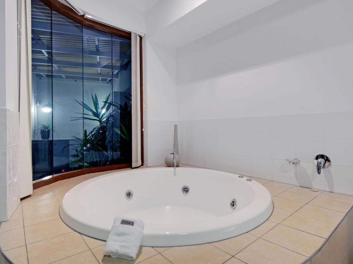 Amazing 3 Bed Penthouse With Bath And Private Rooftop Terrace Apartment