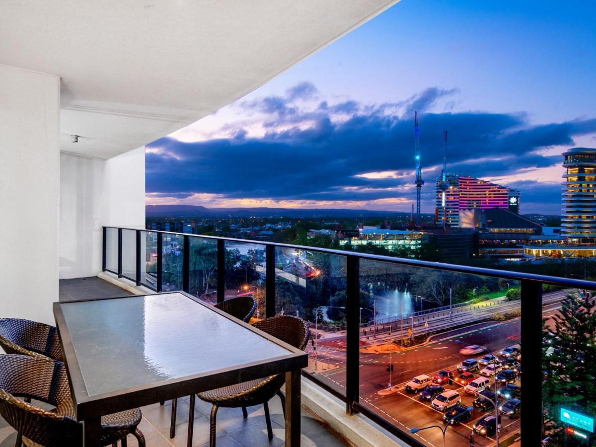 Spacious And Modern 3 Bed In Broadbeach At Sierra Grand Apartment *