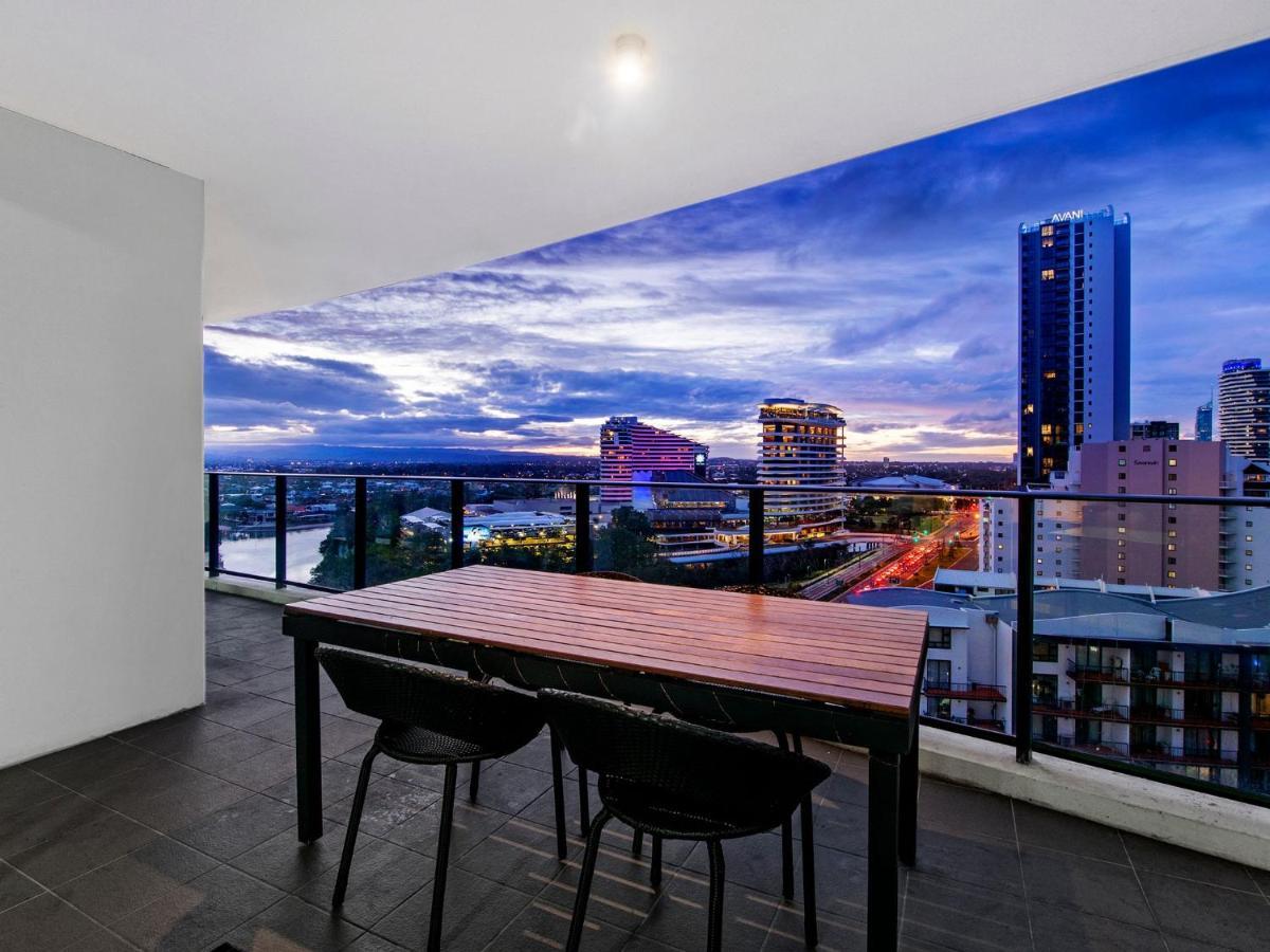 Large Modern 3 Bedroom With Views - Coasthm Gold Coast