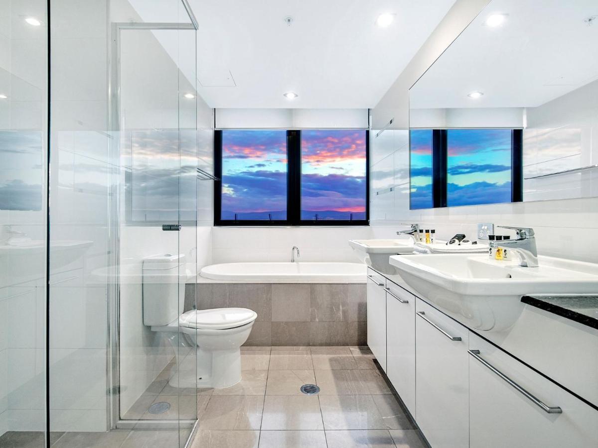 Large Modern 3 Bedroom With Views - Coasthm * Gold Coast