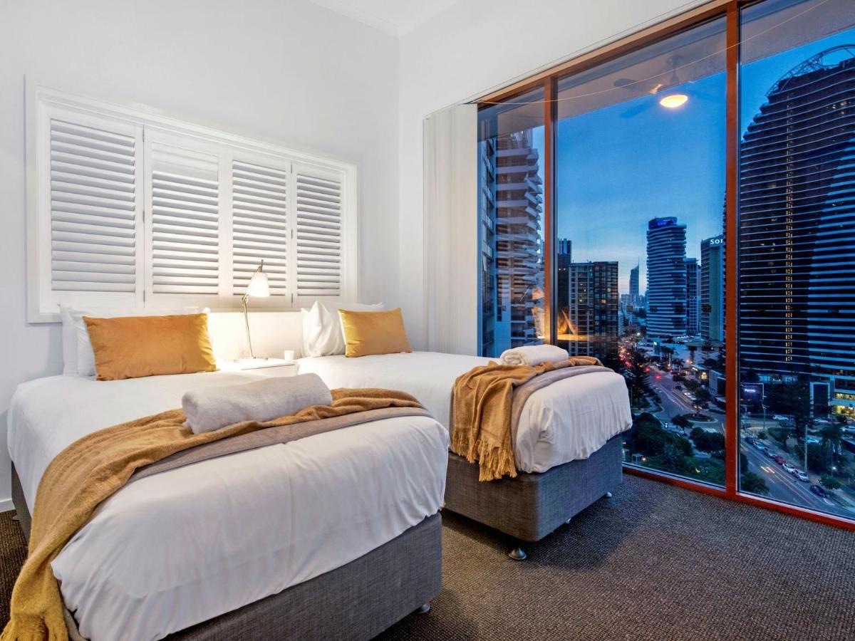 Amazing 3 Bed Penthouse With Bath And Private Rooftop Terrace * Gold Coast