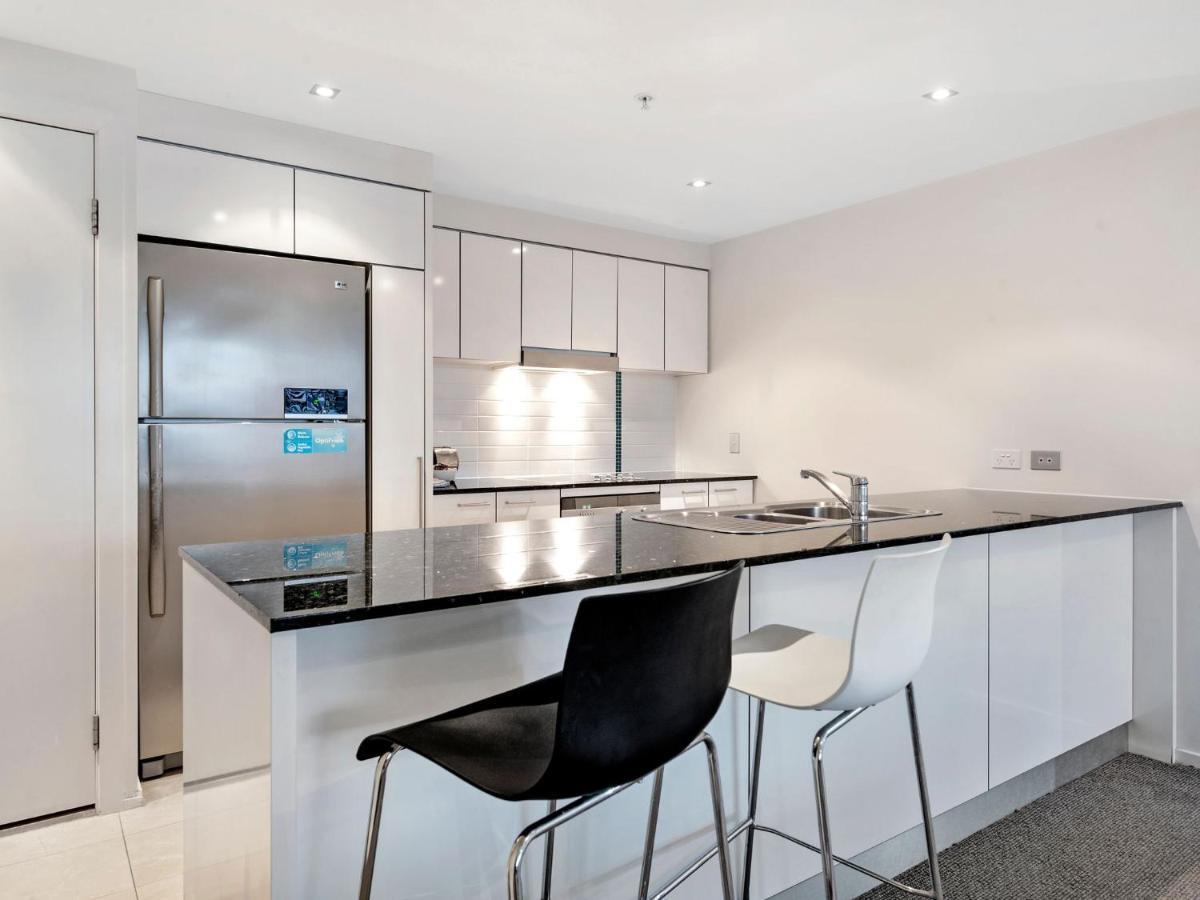 Spacious And Modern 3 Bed In Broadbeach At Sierra Grand *