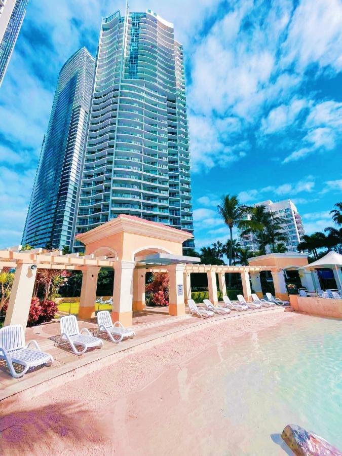 Towers Of Chevron Renaissance * Gold Coast