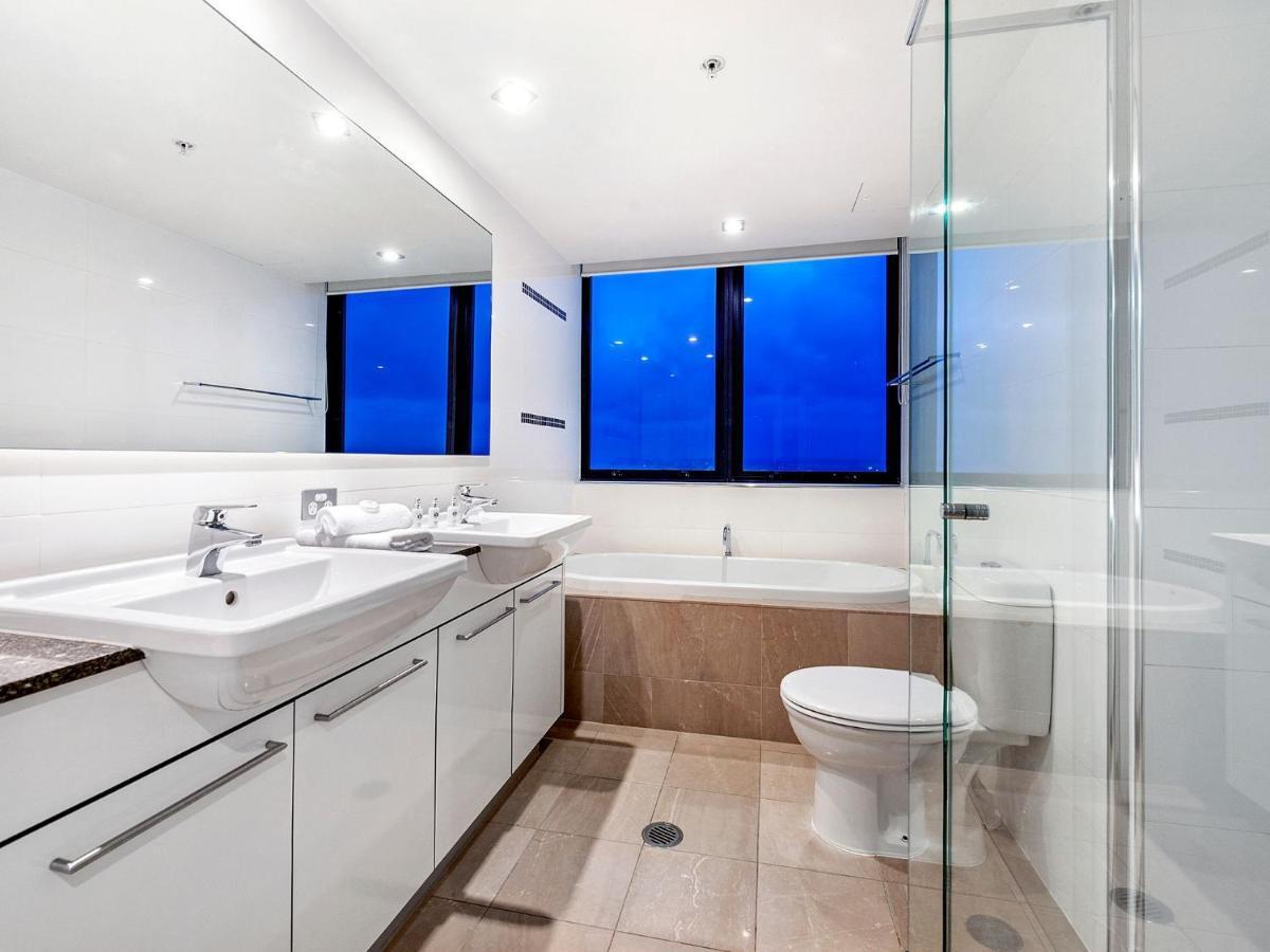 Stunning And Spacious With Ocean Views Sierra Grand Broadbeach - Gchm *