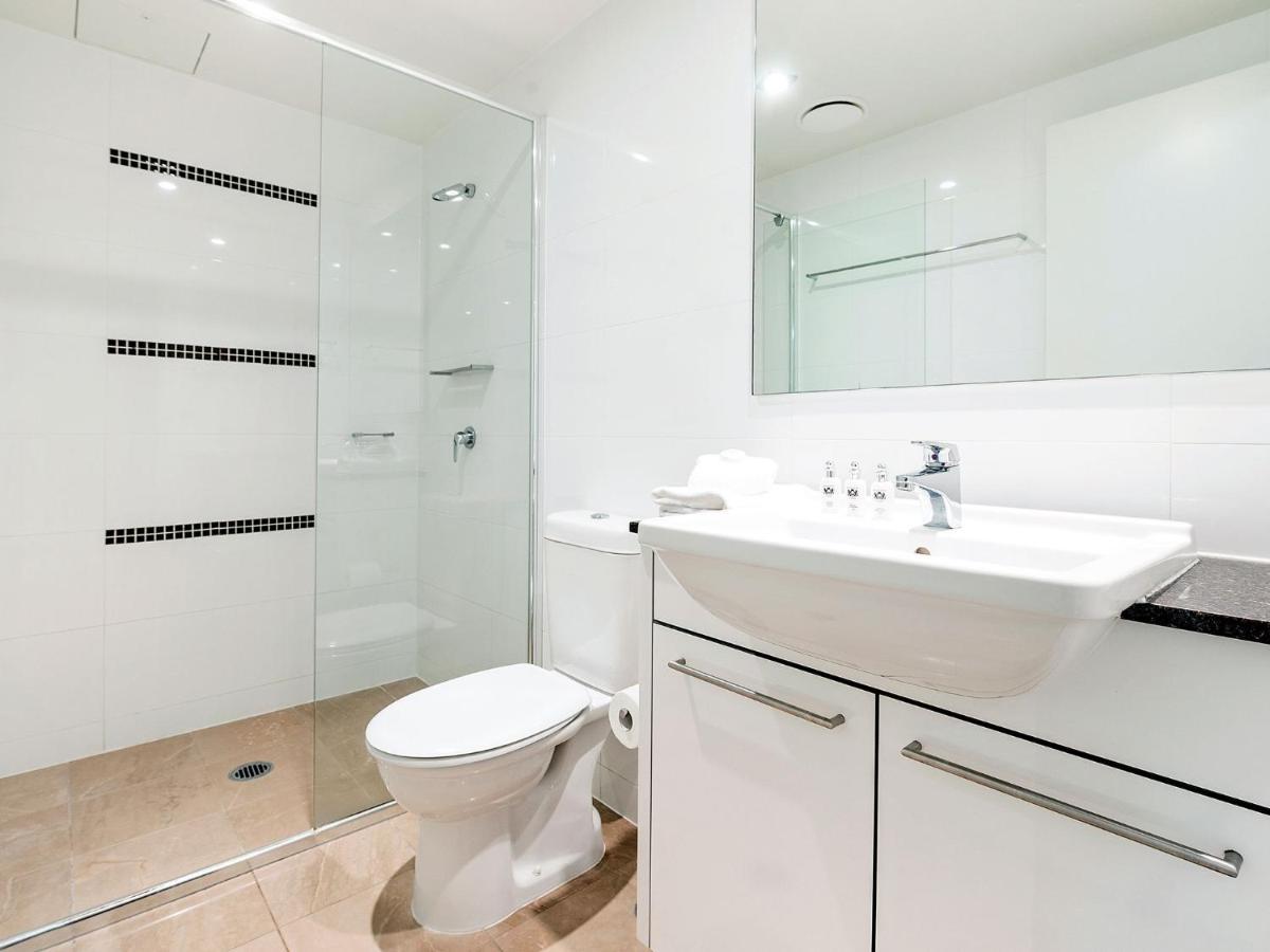 Stunning And Spacious With Ocean Views Sierra Grand Broadbeach - Gchm Apartment *