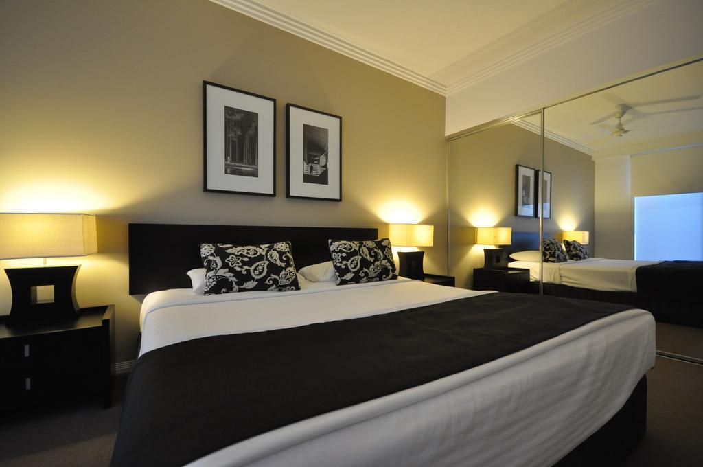 Aparthotel Chancellor Lakeside Gold Coast