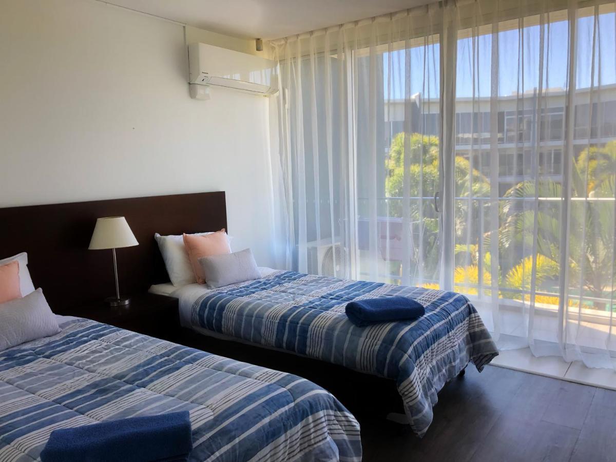 2 Bedroom , Hope Island , Living Gold Coast