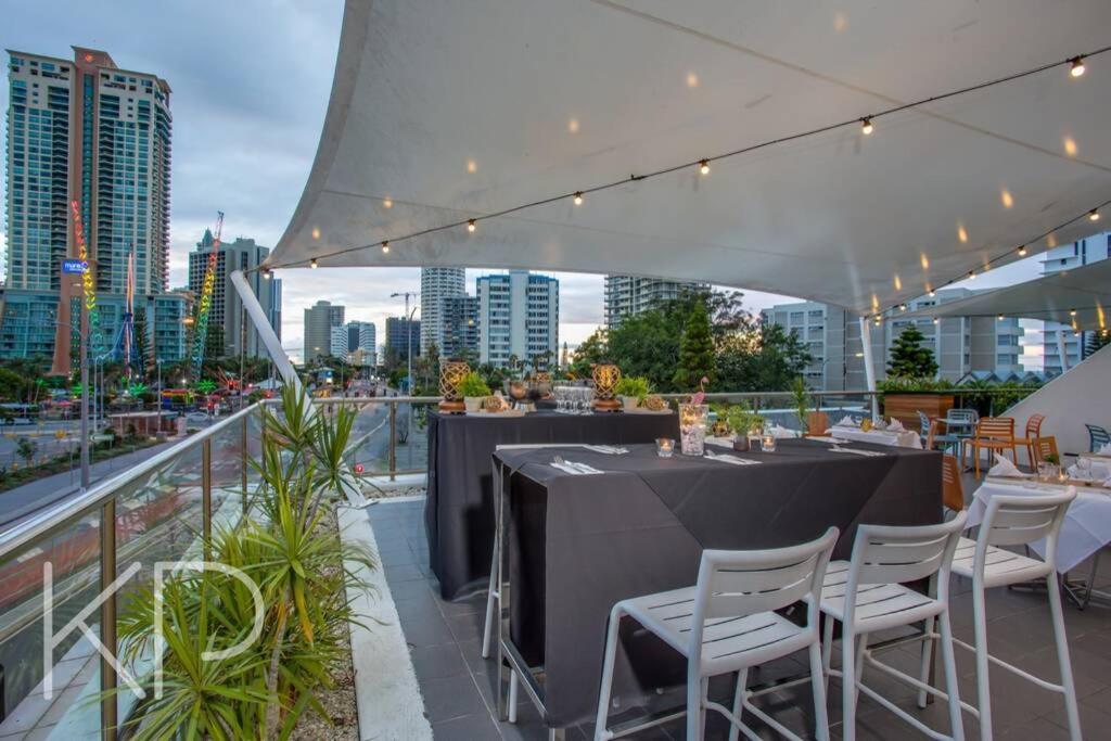 Relax In Luxury In Surfers Paradise! Apartment *