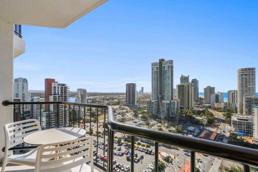 Relax In Luxury In Surfers Paradise!